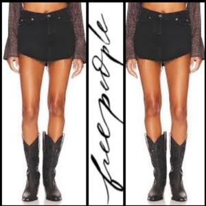 NWT🔥$68 "Sky High" Raw Hem Black Denim Mini skirt by Free People Sz 12